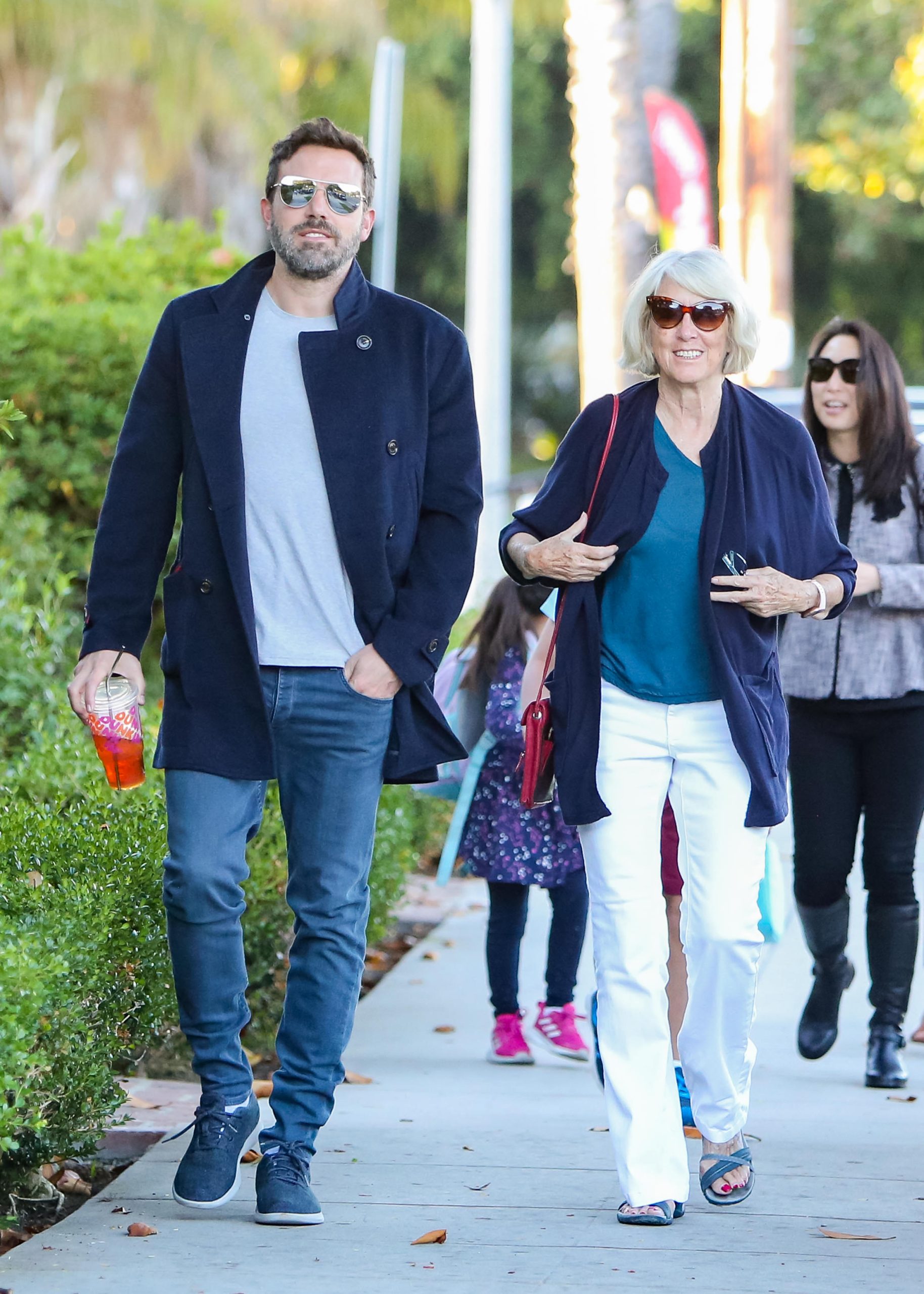 ben affleck az édesanyjával 2 | Marie Claire Ben Affleck az édesanyjával 2019-ben