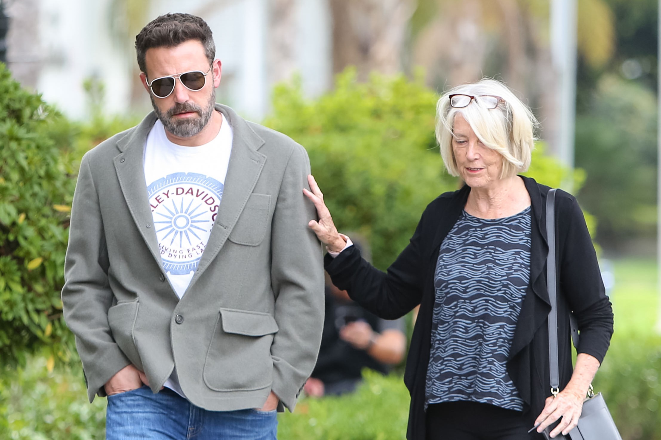 Ben Affleck az édesanyjával 2019-ben