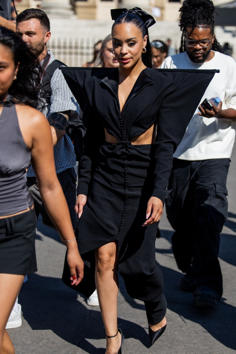 parizsi-divathet-2026-haute-couture-street-style | Marie Claire Kristy Sarah a 2026-os őszi–téli Viktor&Rolf haute couture bemutató előtt