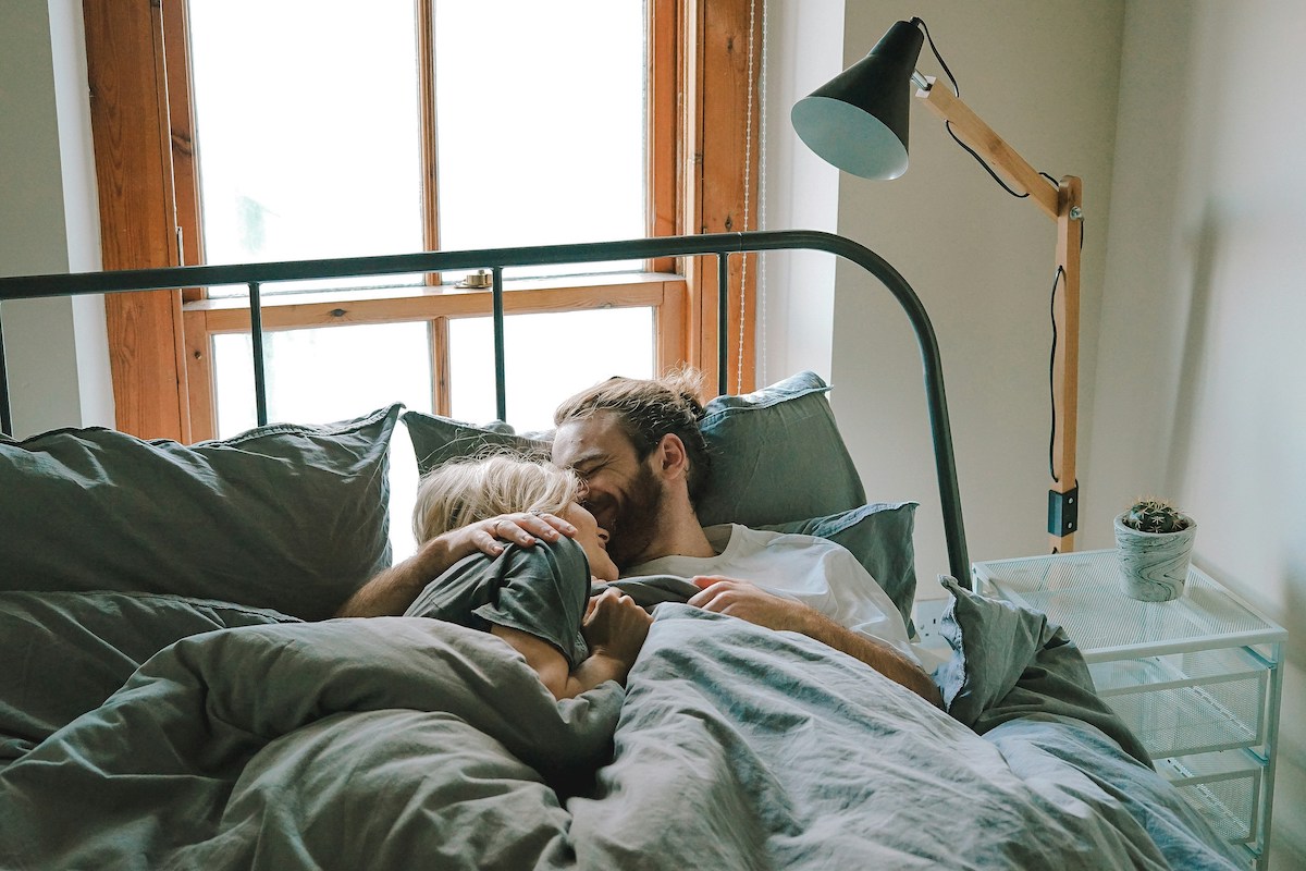 5-mondat-szerelem | Marie Claire ágyban fekvő pár