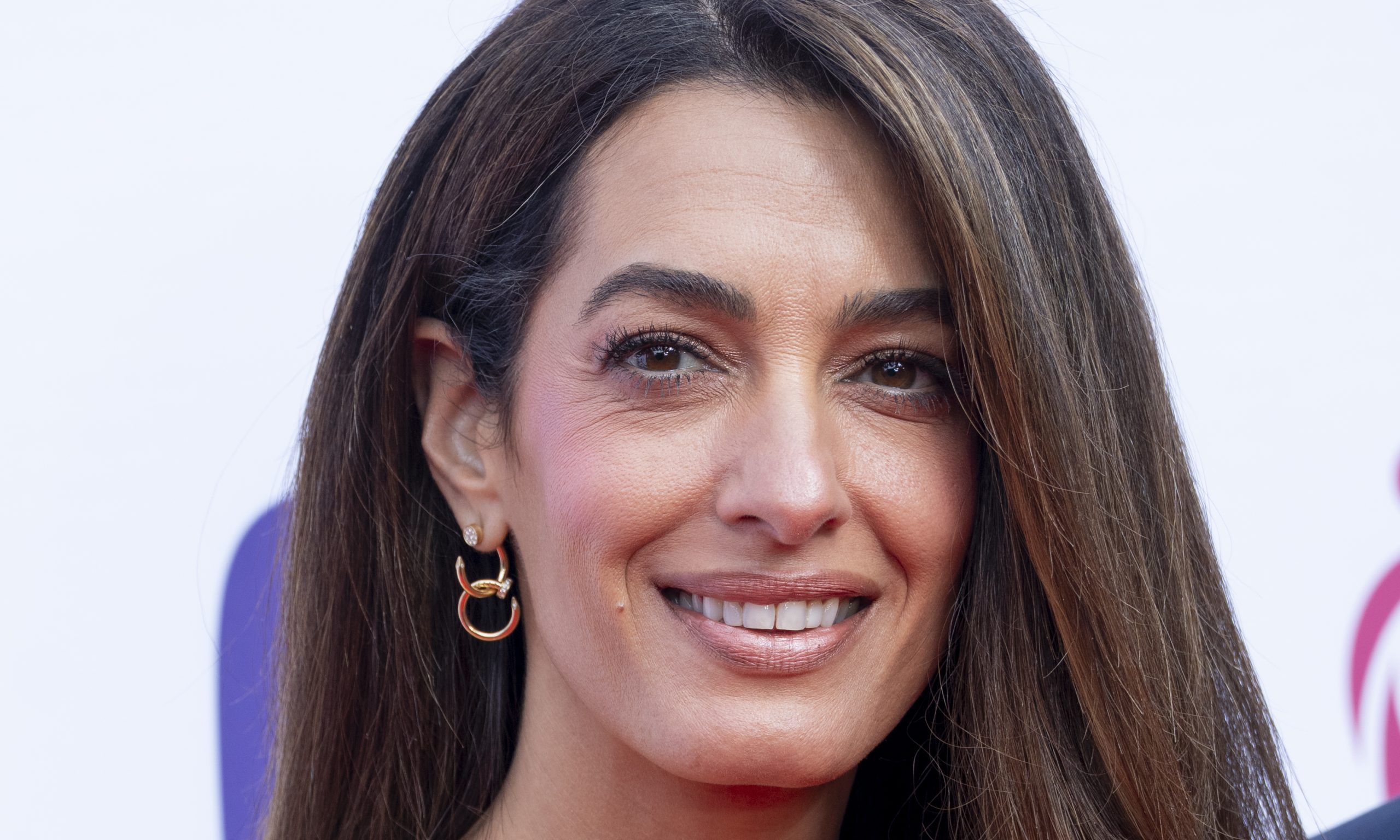 Amal Clooney közelről