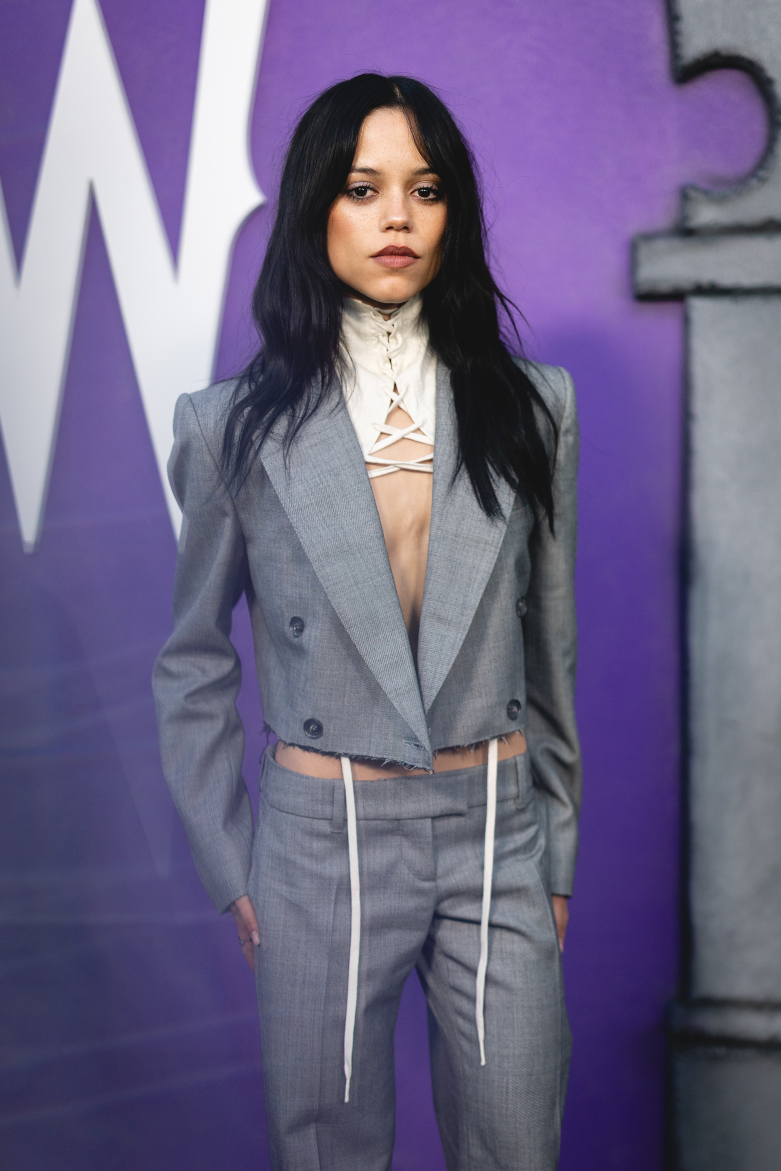 Jenna Ortega május 22-én a Netflix Wednesday című sorozatának Emmy-kampányához kapcsolódó rendezvényén jelent meg a Los Angeles-i Hollywood Forever temetőben