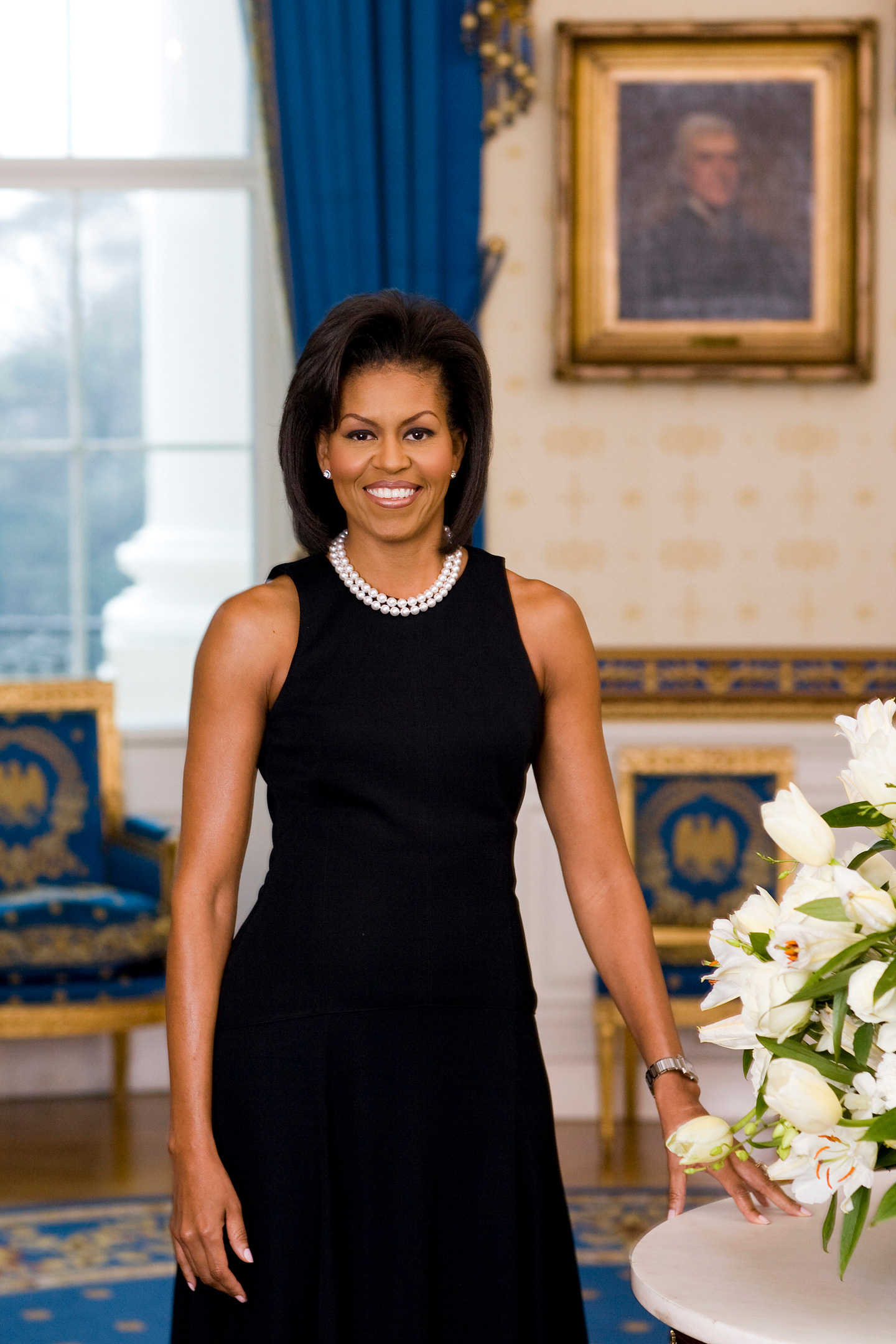 michelle-obama-legjobb-ruhaja | Marie Claire Michelle Obama ujjatlan ruhában mosolyog a Fehér Házban