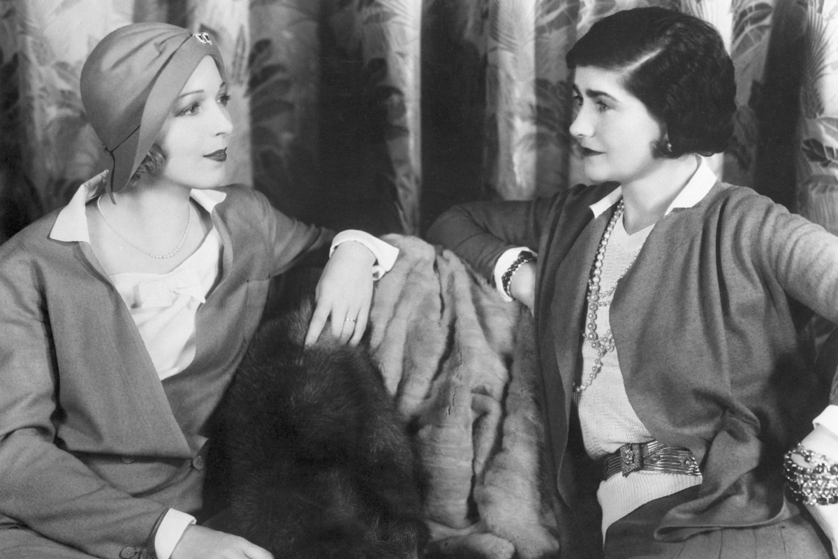 Gabrielle „Coco" Chanel (jobbra) Ina Claire színésznővel, 1931.