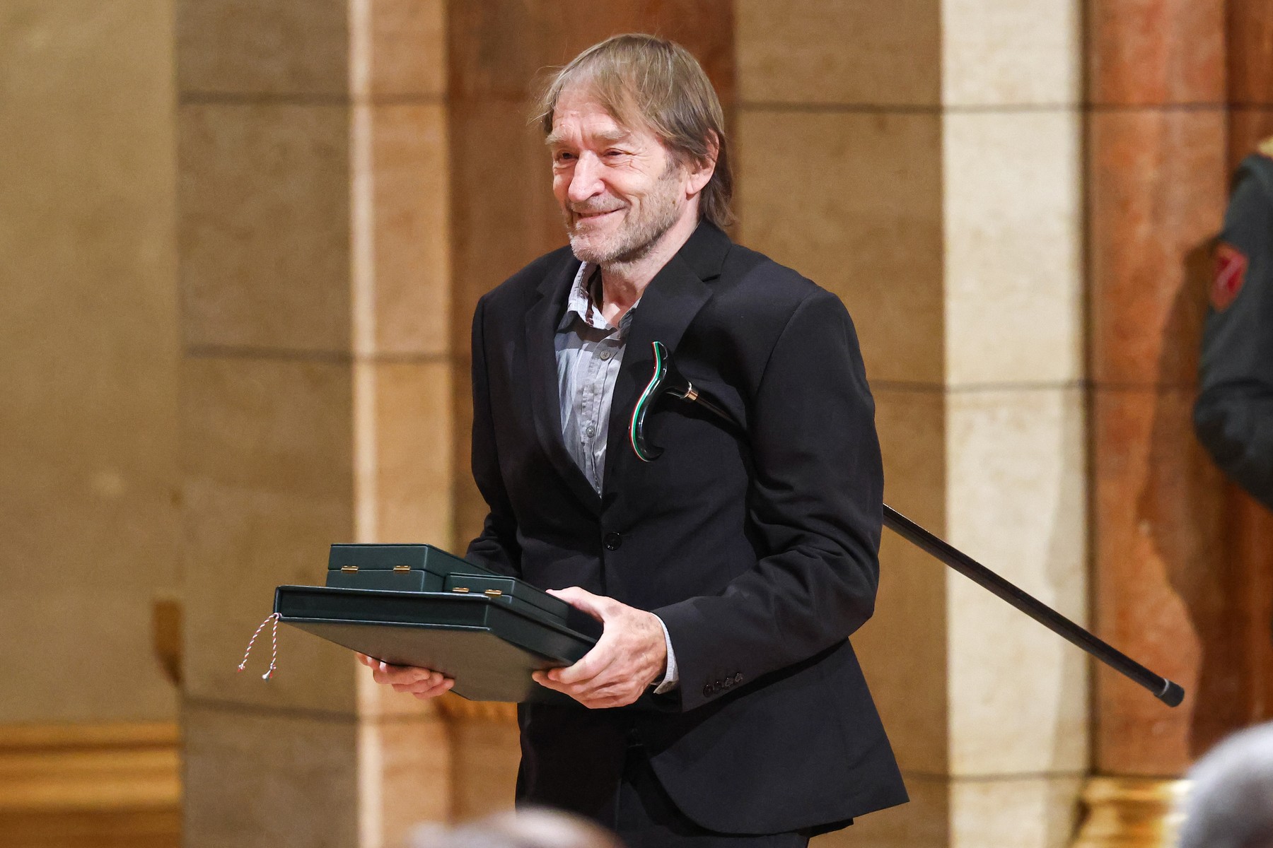 Cserhalmi György átvette a Magyar Érdemrend nagykeresztjét