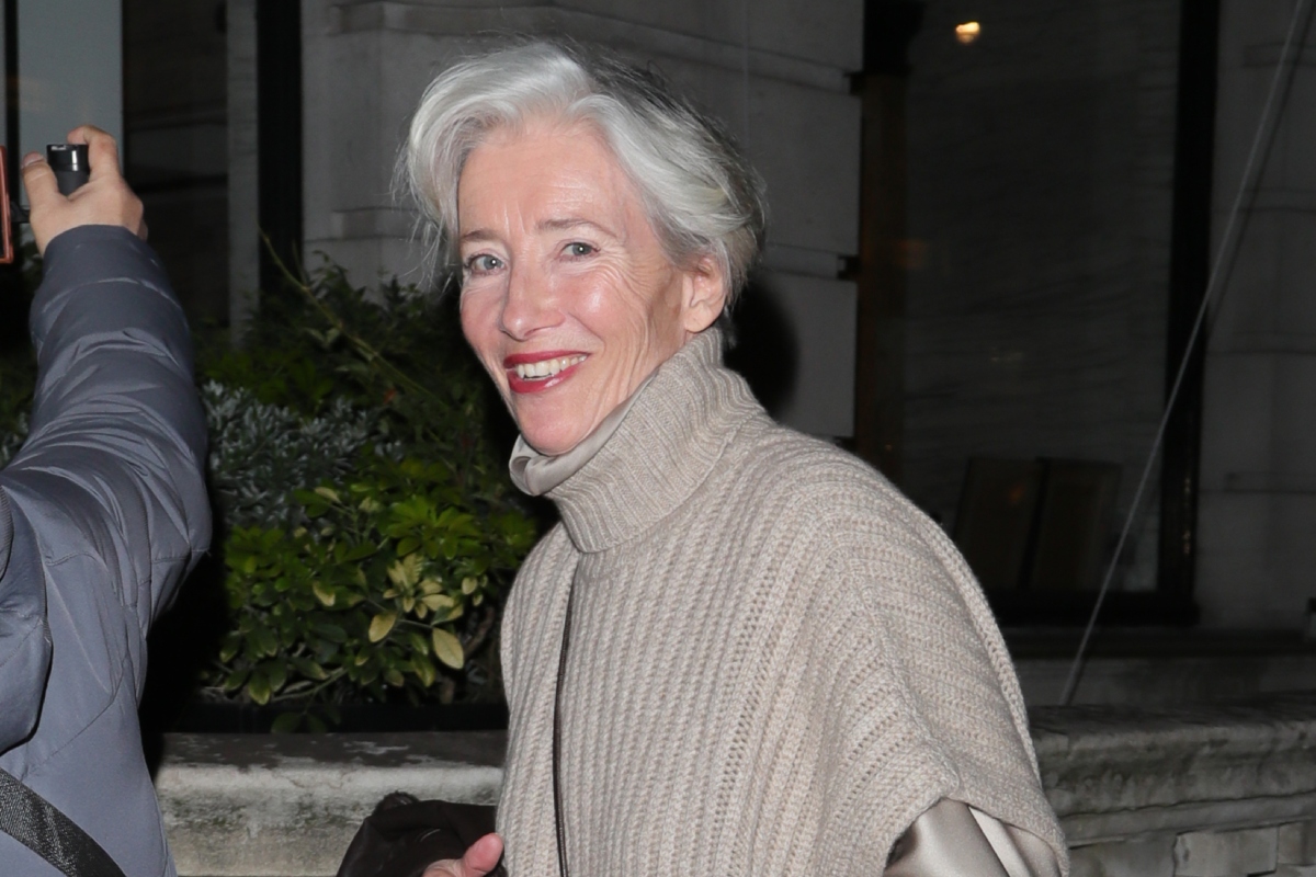 jeges-frappucino-hajszin-osz-haj-arnyalat | Marie Claire Emma Thompson Chris Packham „More Beautiful Than You" című kiállításának zártkörű megnyitóján az Iconic Images Galleryben, 2026. március 11-én, Londonban.