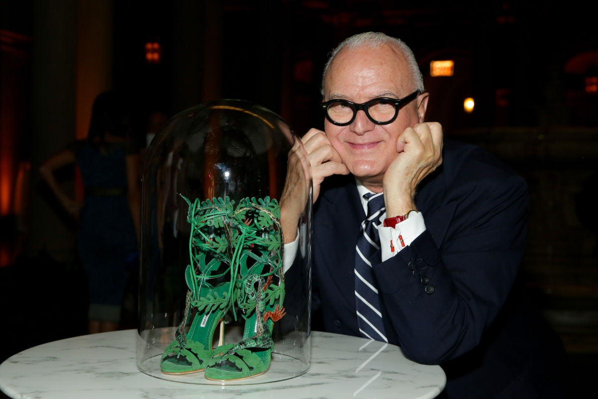 Manolo Blahnik spanyol divattervező a Manolo: The Boy Who Made Shoes for Lizards című film bemutatóján, amelyet a tervező a The Cinema Societyvel közösen rendezett a Frick Collectionben, 2017. szeptember 14-én.