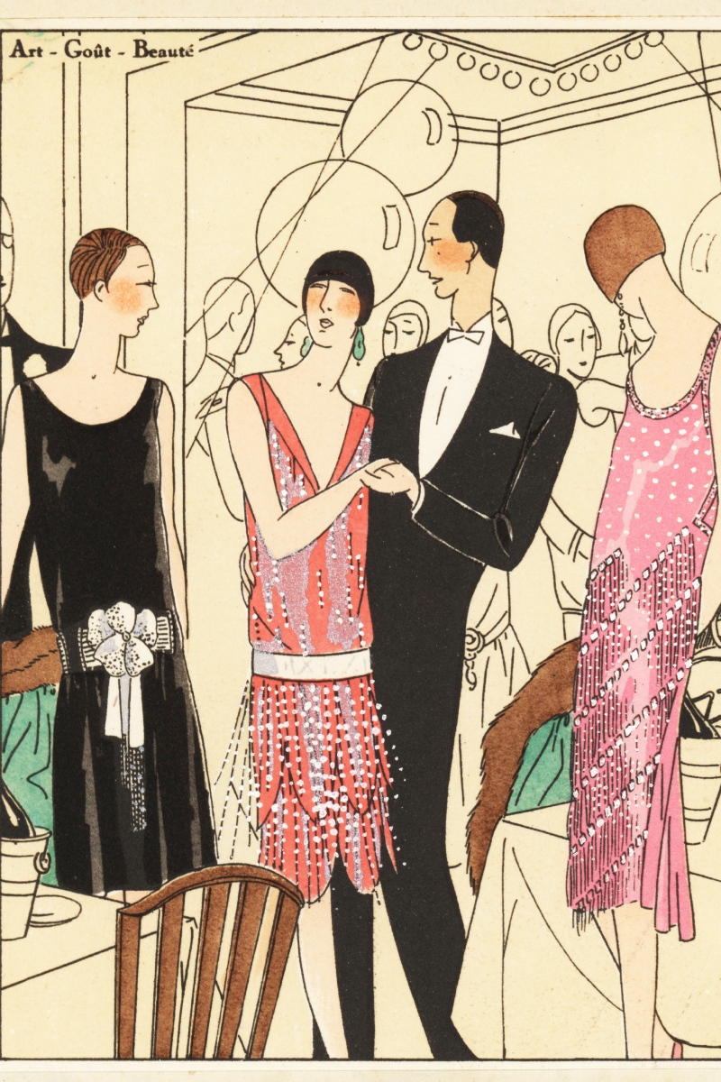 Estélyi ruhás nők egy jazzpartin, 1926. Balról jobbra: gyémántokkal hímzett fekete bársony, gyöngyökkel díszített rózsaszín lamé és rózsaszín zsorzsett. Kézzel, sablonnal színezett litográfia az Art, Goût, Beauté francia luxus divatmagazinból.