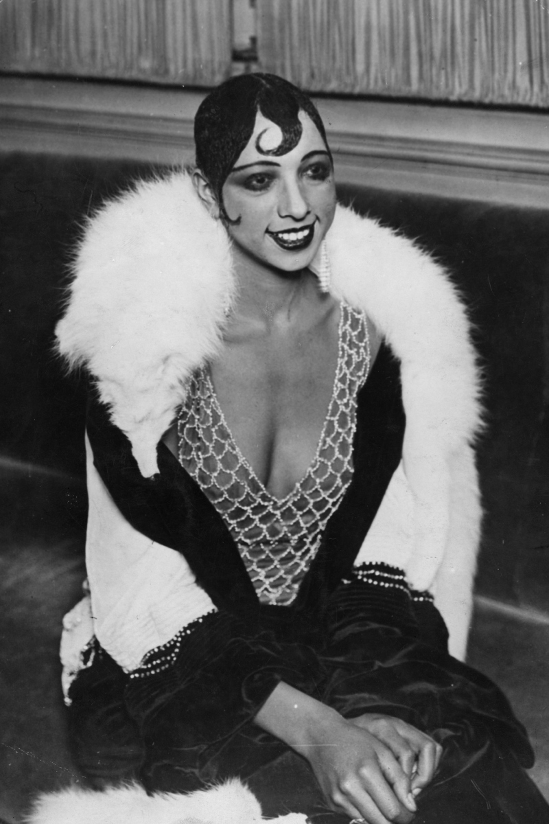 Josephine Baker amerikai születésű táncosnő és előadóművész.