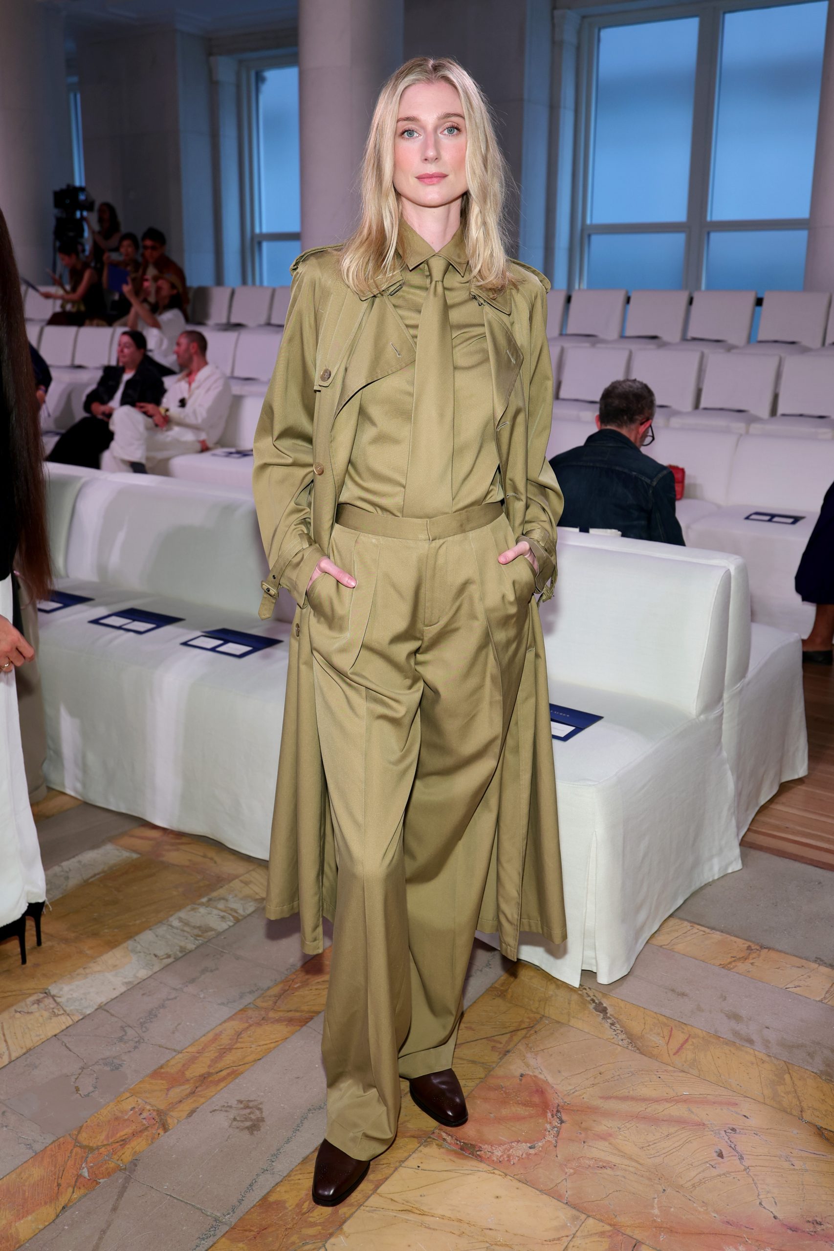 new-yorki-divathet-2026-sztarok-legjobb-ruhai | Marie Claire A Ralph Lauren bemutatóján Elizabeth Debicki