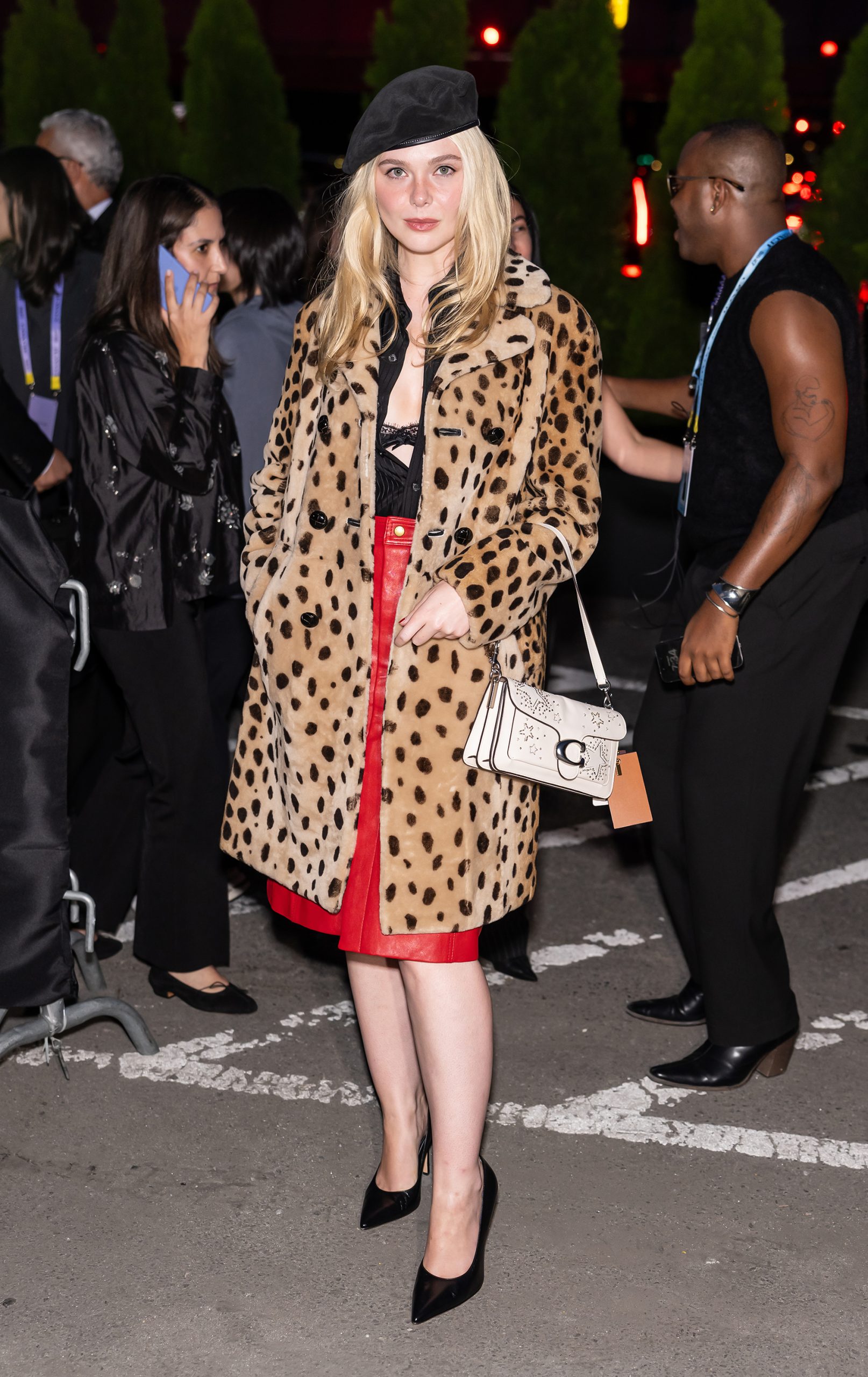 new-yorki-divathet-2026-sztarok-legjobb-ruhai | Marie Claire A Coach bemutatóján Elle Fanning