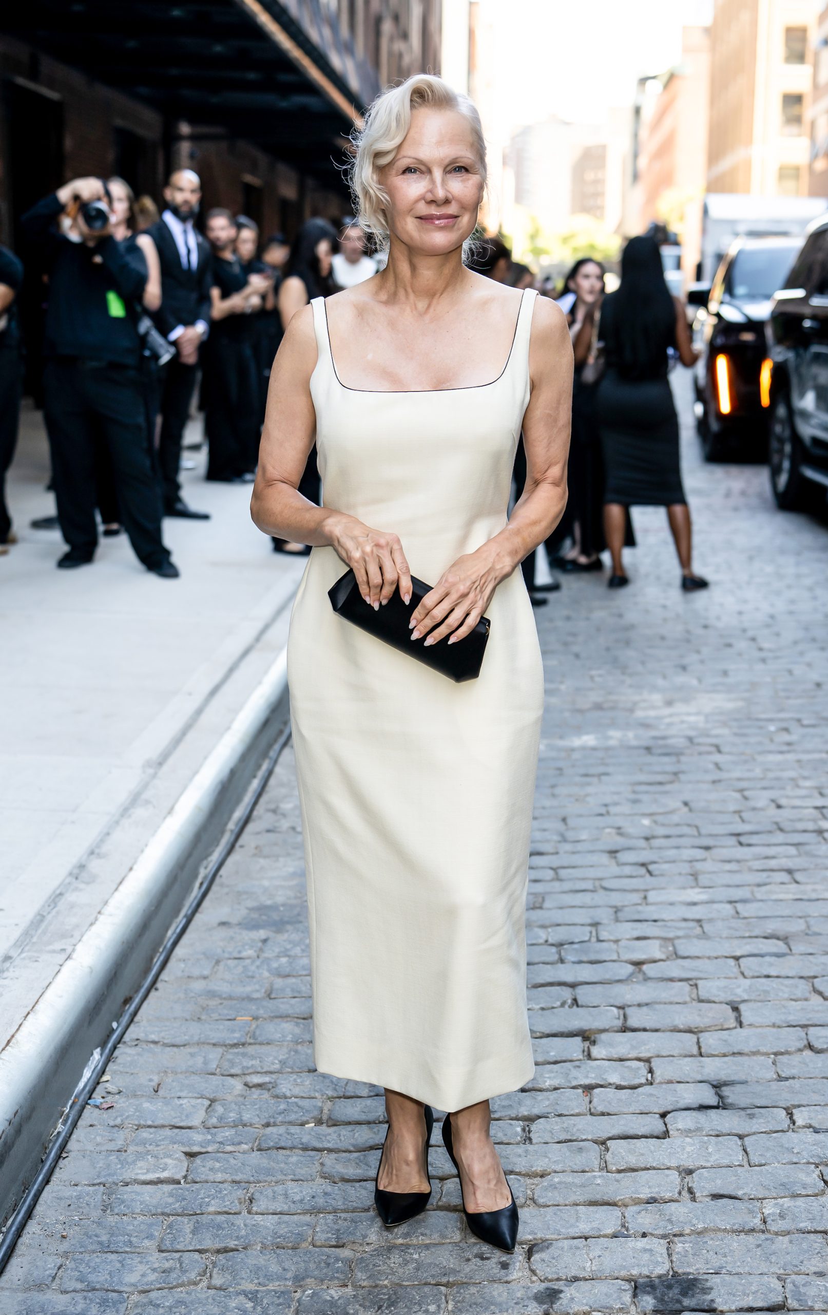 new-yorki-divathet-2026-sztarok-legjobb-ruhai | Marie Claire A Calvin Klein bemutatóján Pamela Anderson