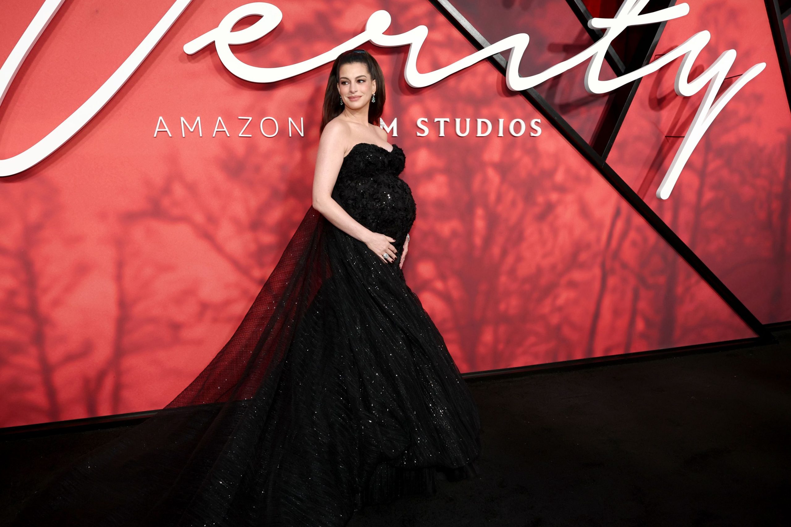 anne-hathaway-kismama-szett-premier | Marie Claire Anne Hathaway