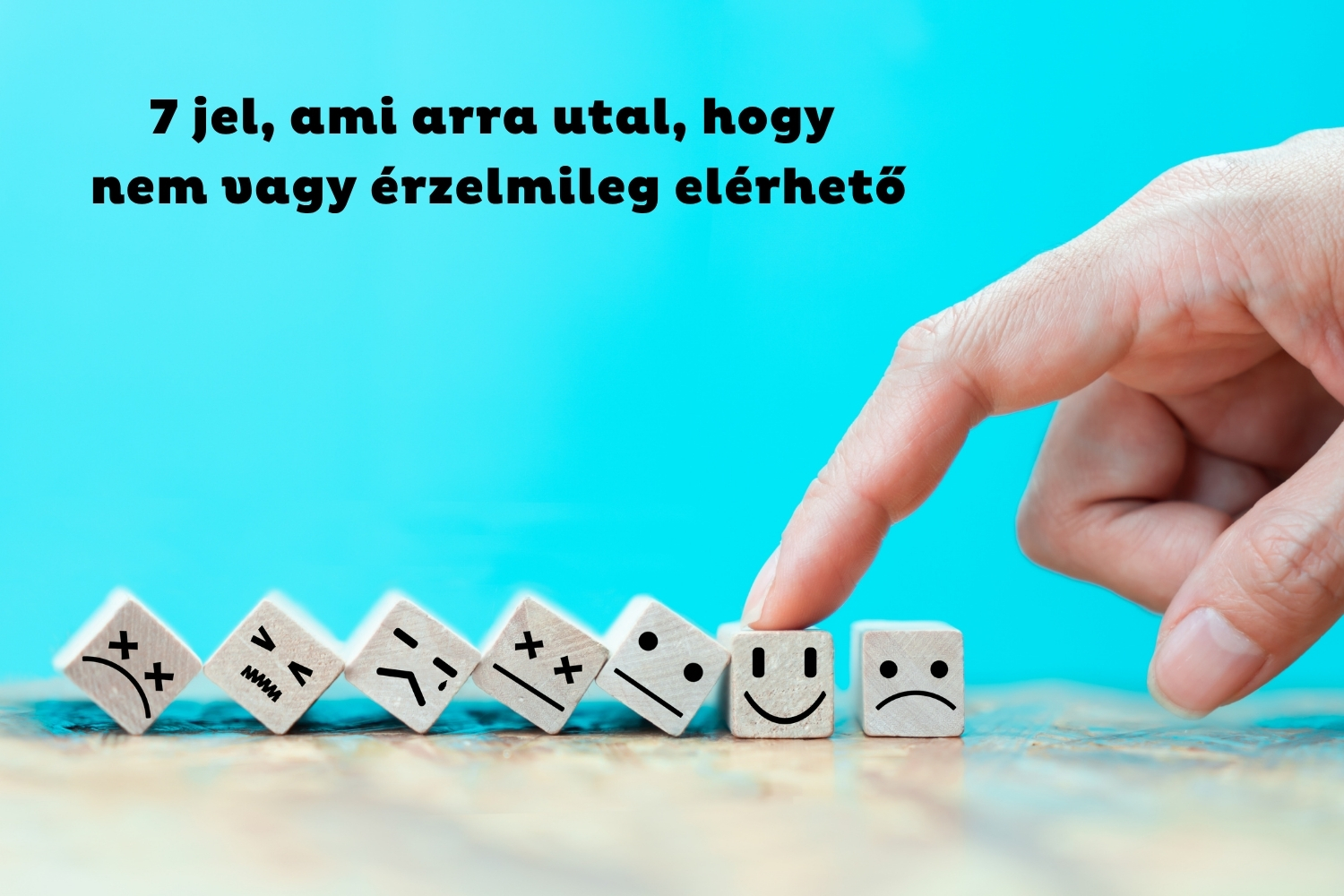 Kék háttér, különböző érzelmek rajzai kockákon arckifejezésekkel, ujj érinti meg az egyiket