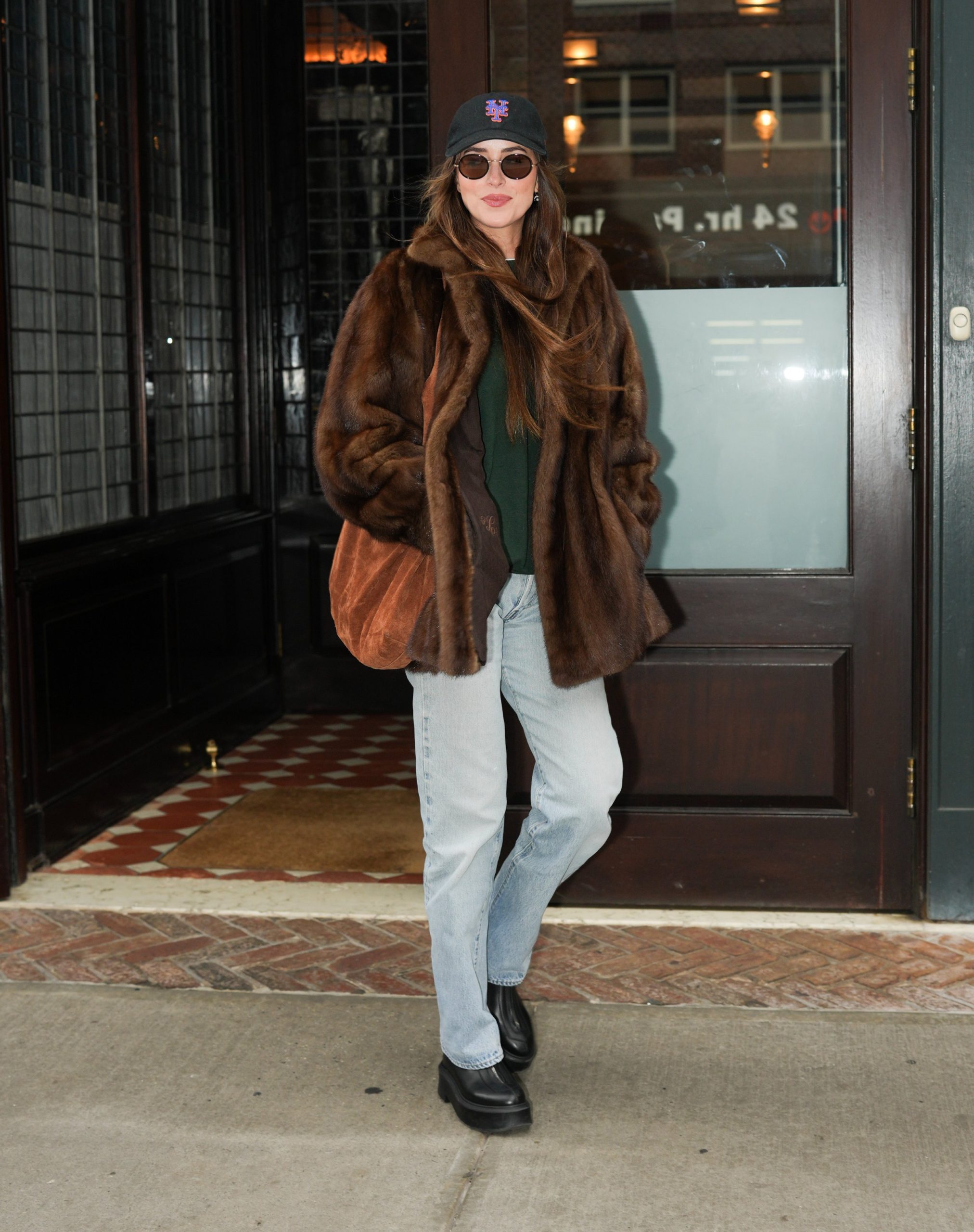 dakota-johnson-stilusa | Marie Claire Dakota Johnson New Yorkban sétál