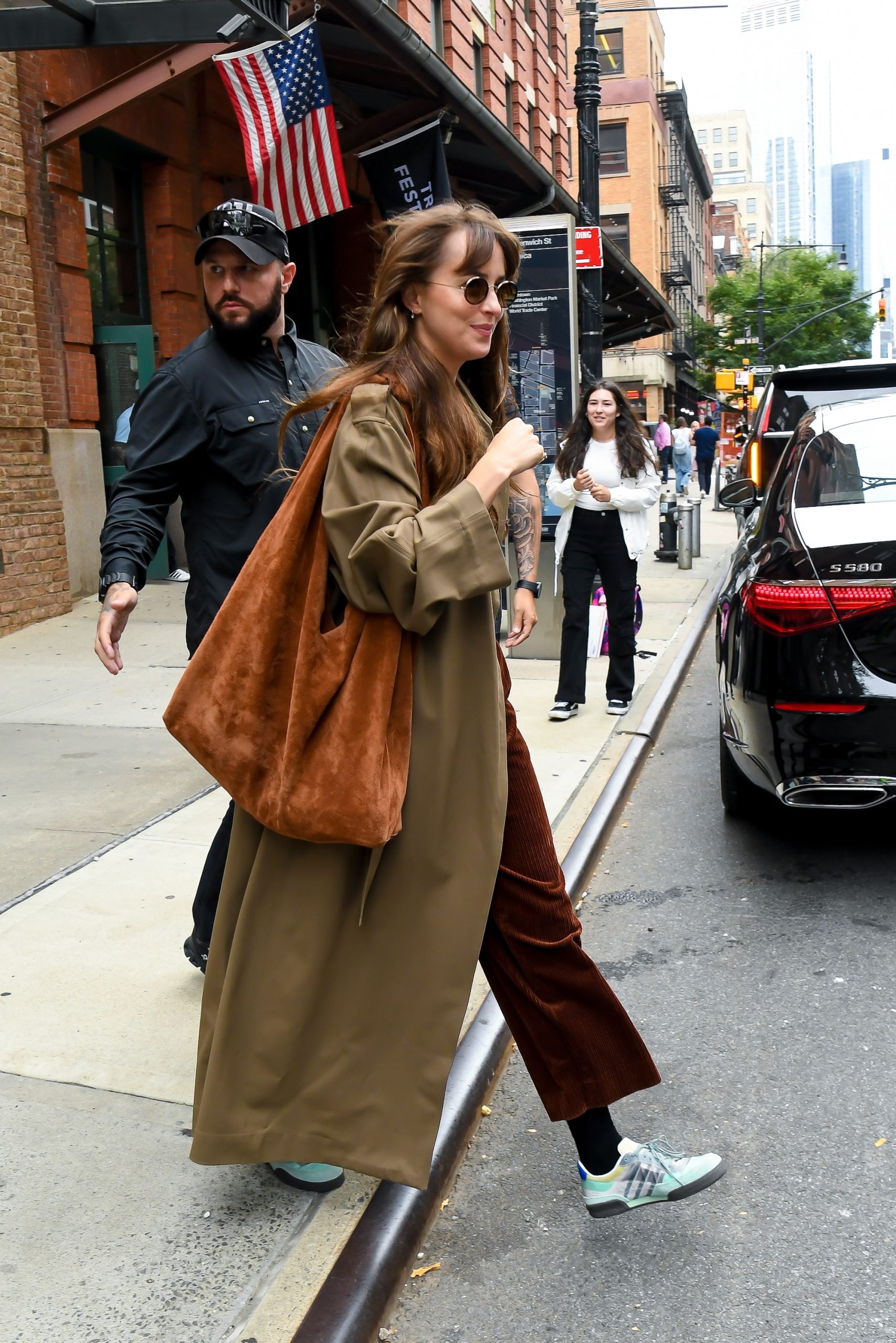 dakota-johnson-stilusa | Marie Claire Dakota Johnson New Yorkban sétál