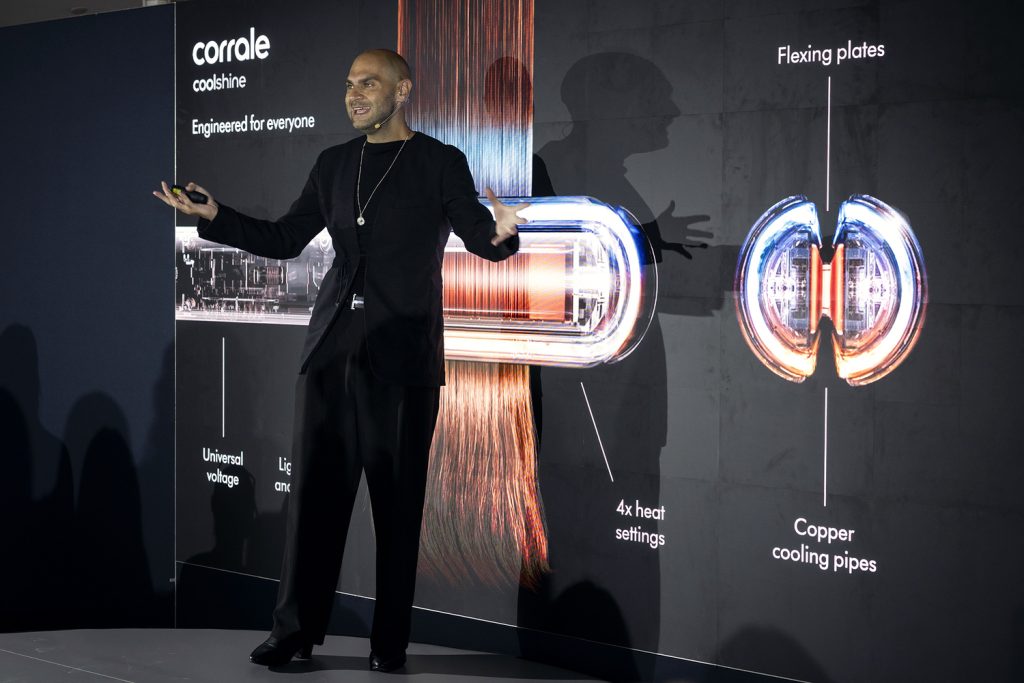 dyson-ujdonsagok-okosfogkefe-hajformazok2 | Marie Claire Demetri Deacon-Jones, a Dyson Global Beauty Training Leadje
