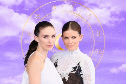 Rooney Mara és testvére, Kate, lila égbolt és arany asztrológiai kör a háttérben a csillagjegyek szimbólumaival