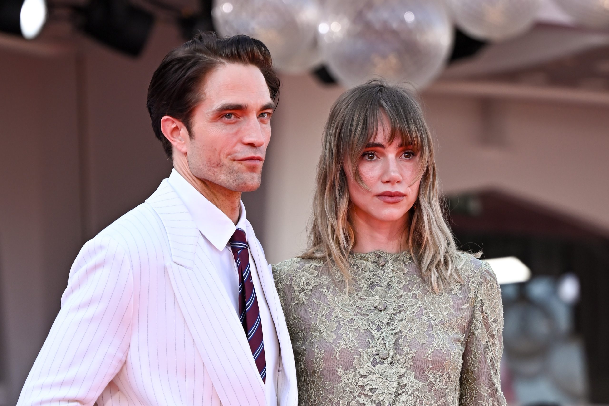 Robert Pattinson és Suki Waterhouse a velencei filmfesztiválon
