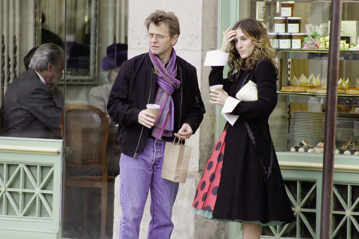 Sarah Jessica Parker és Mihail Barisnyikov a Szex és New York párizsi forgatásán, 2004-ben