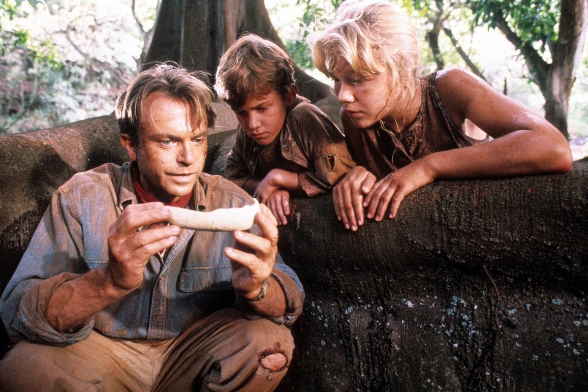 Sam Neill, Joseph Mazzello és Ariana Richards a Jurassic Parkban