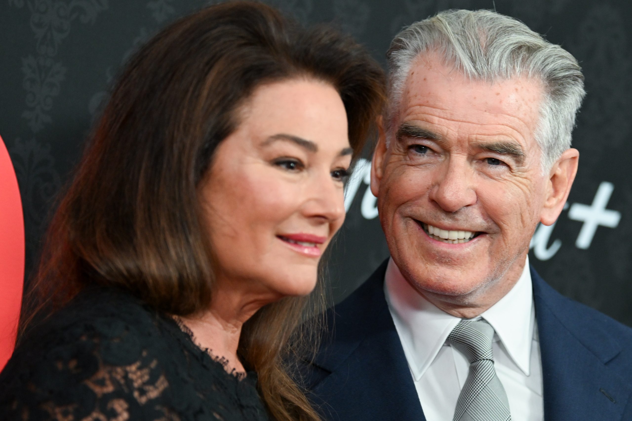 Pierce Brosnan és felesége