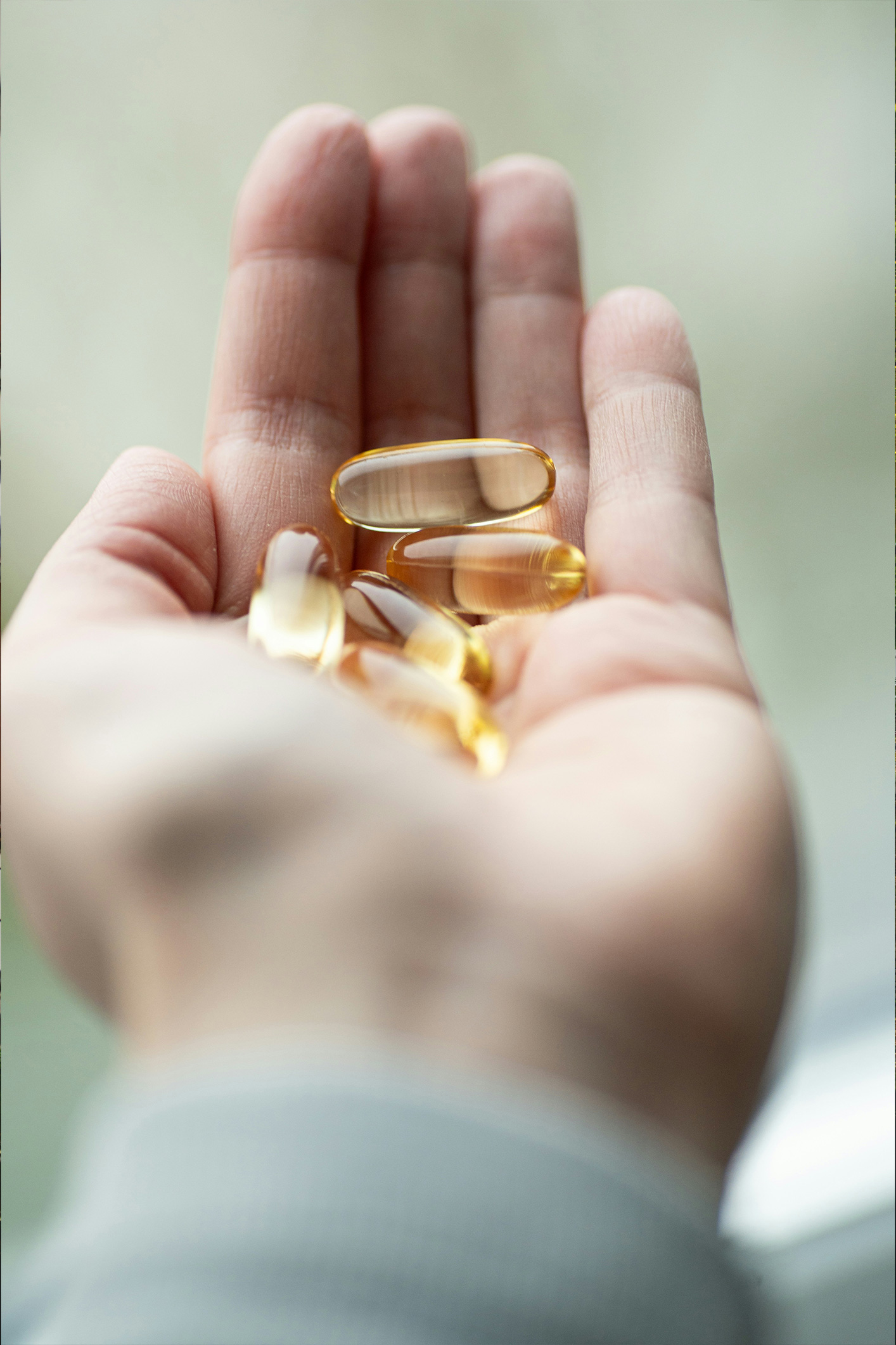 kristine-kozaka-4aPaKR5yTug-unsplash | Marie Claire Egy nő tenyerében D-vitaminok vannak