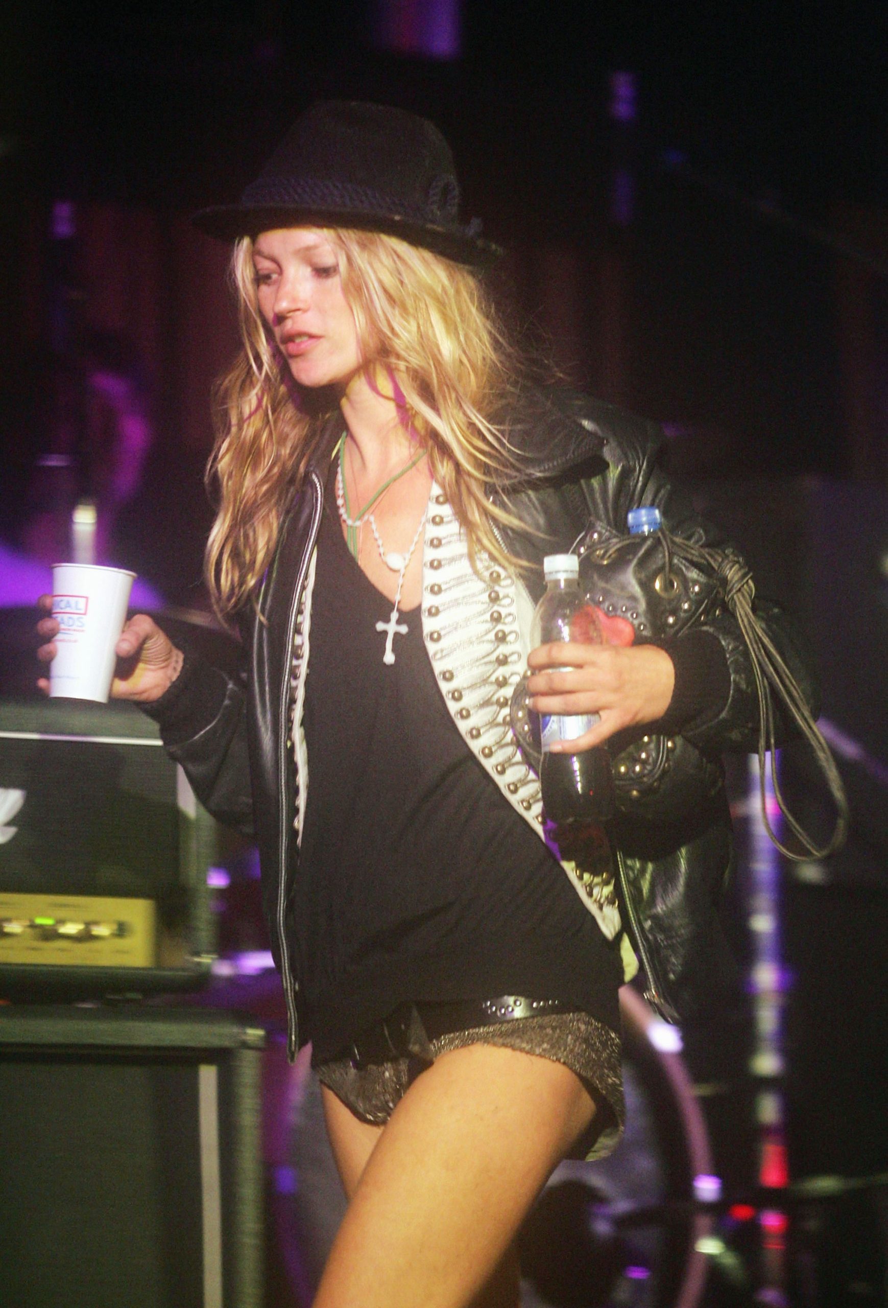 Kate Moss napóleonkabátban
